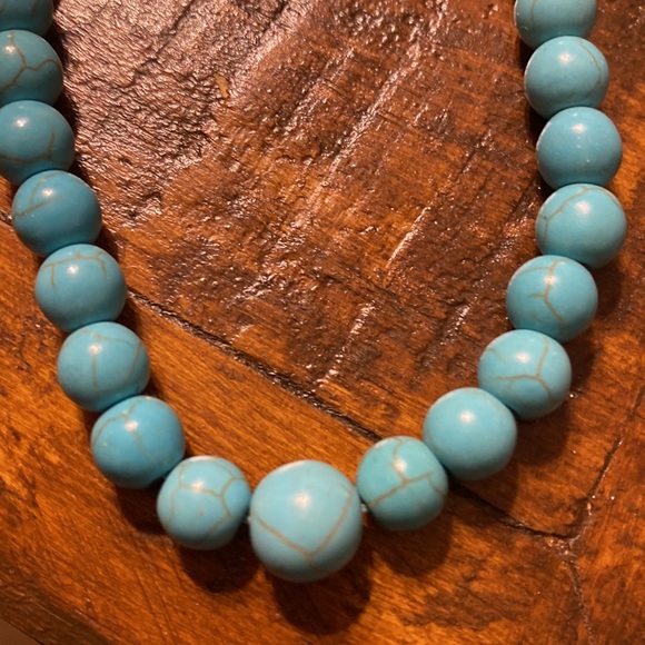 Turquoise graduate bead necklace-NWOT. Screw closure. Nice & heavy. - Picture 2 of 3
